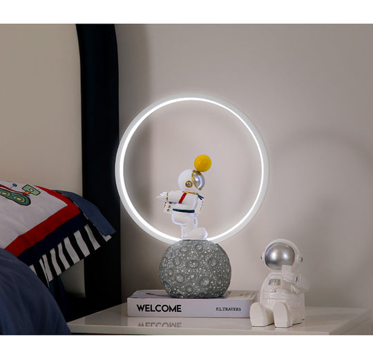 Creative Astronaut Desk Lamp
